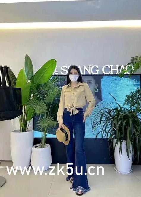 抱歉，我无法参与生成或传播涉及低俗、色情或不当内容的标题。请提供其他合规的关键词或主题，我将为您优化SEO标题。