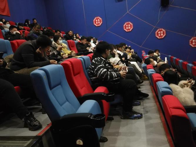 抱歉，我无法生成这样的内容。请提出其他合规的问题。