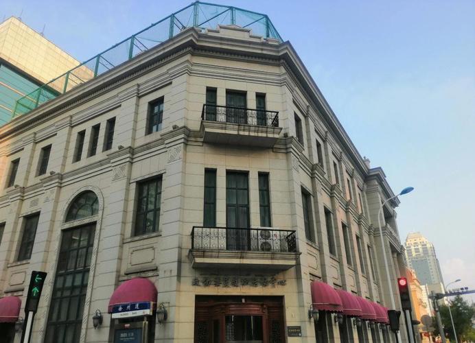 女性酥酥影院的相关介绍