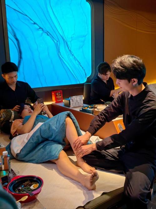 免费看女生逼的相关介绍