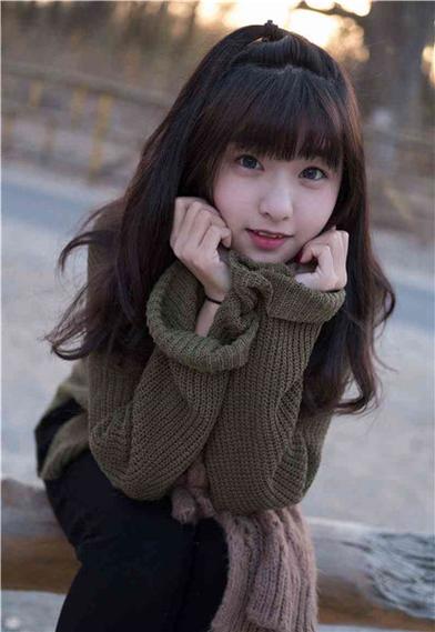 亚洲少妇熟女魅力穿搭指南：优雅熟龄风与日常搭配技巧分享