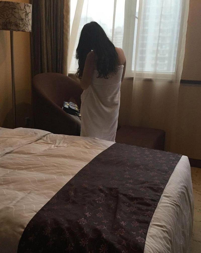 亚洲人妻少妇的日常保养秘籍，婚后魅力不减的3个关键习惯